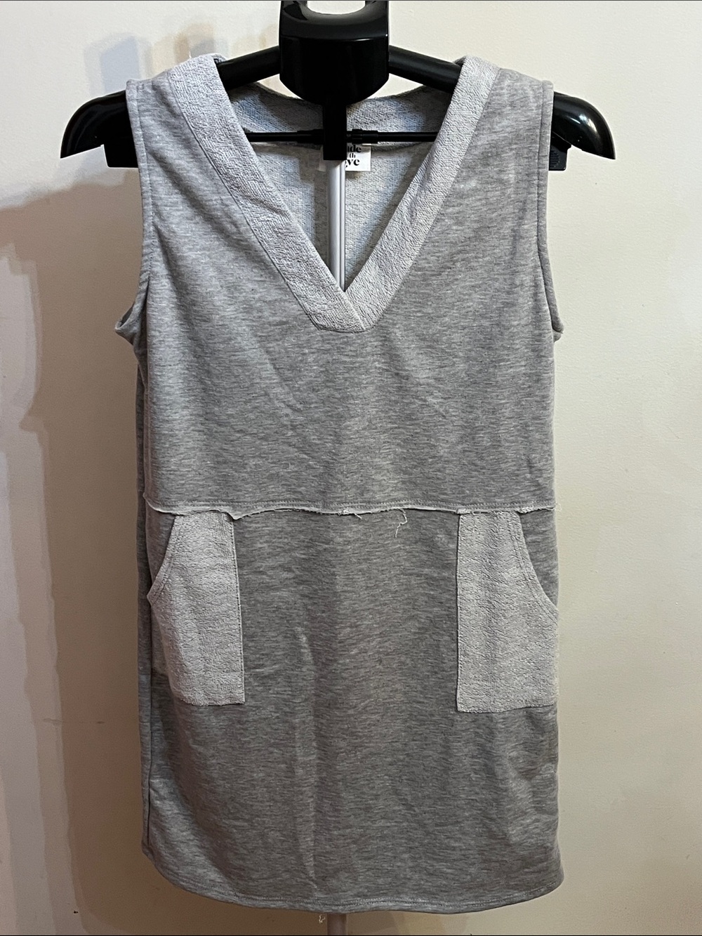 NWOT Made With Love Sleeveless Gray V-Neck Tunic with Front Pockets